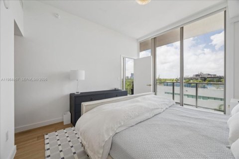 Condo in Miami, Florida, 3 bedrooms  № 2045930 - photo 13