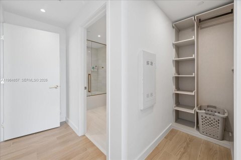 Condo in Miami, Florida, 3 bedrooms  № 2045930 - photo 30