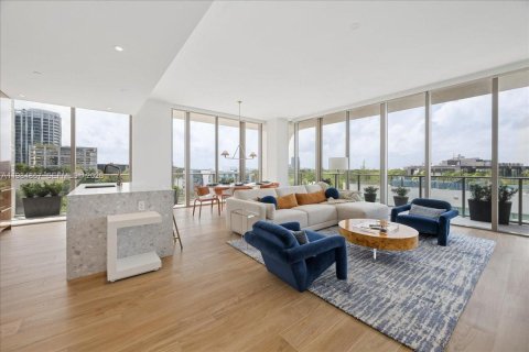 Condominio en Miami, Florida, 3 dormitorios  № 2045930