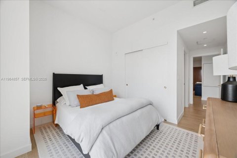 Condo in Miami, Florida, 3 bedrooms  № 2045930 - photo 21