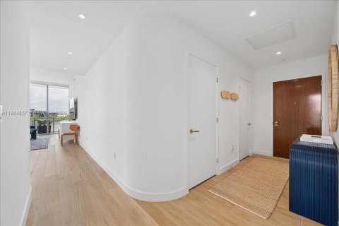 Condo in Miami, Florida, 3 bedrooms  № 2045930 - photo 11