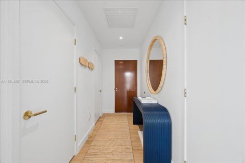 Condo in Miami, Florida, 3 bedrooms  № 2045930 - photo 10