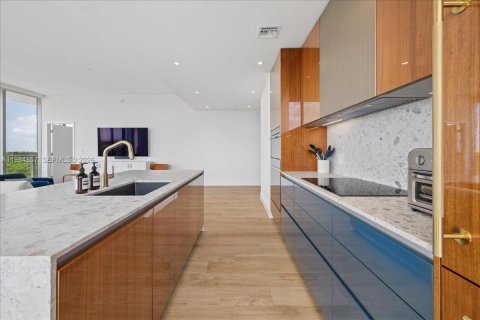 Condo in Miami, Florida, 3 bedrooms  № 2045930 - photo 8