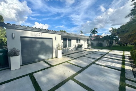 Casa en Miami Lakes, Florida 3 dormitorios, 104.98 m2 № 2344198