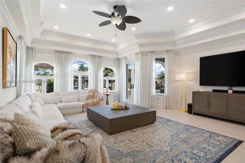 Villa ou maison à louer à North Miami Beach, Floride: 6 chambres, 537.9 m2 № 2385066 - photo 10