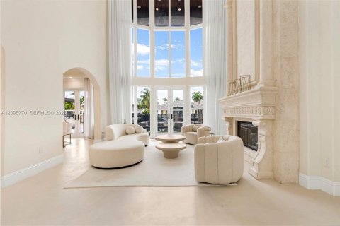 Villa ou maison à louer à North Miami Beach, Floride: 6 chambres, 537.9 m2 № 2385066 - photo 3