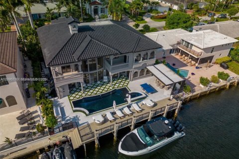 Villa ou maison à North Miami Beach, Floride 6 chambres, 537.9 m2 № 2385066