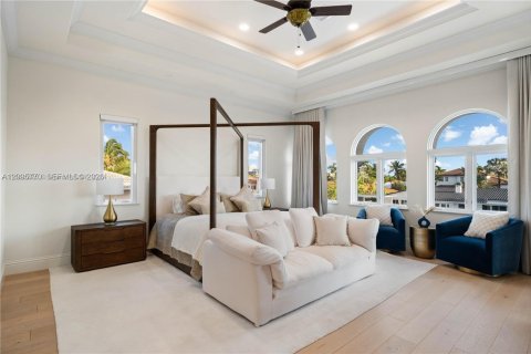 Villa ou maison à louer à North Miami Beach, Floride: 6 chambres, 537.9 m2 № 2385066 - photo 9