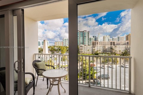 Copropriété à vendre à Sunny Isles Beach, Floride: 1 chambre, 70.79 m2 № 1954555 - photo 19