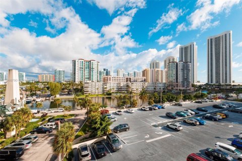 Copropriété à vendre à Sunny Isles Beach, Floride: 1 chambre, 70.79 m2 № 1954555 - photo 25
