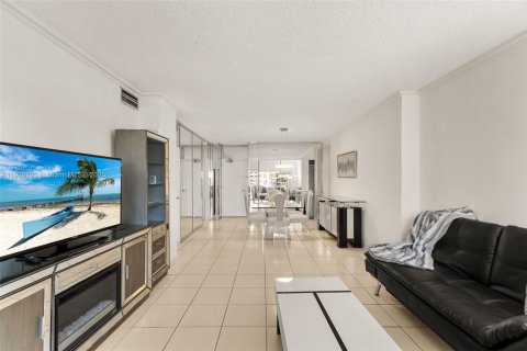 Copropriété à vendre à Sunny Isles Beach, Floride: 1 chambre, 70.79 m2 № 1954555 - photo 24