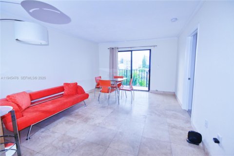 Снять в аренду кондоминиум в Майами-Бич, Флорида 1 спальня, 64.01м2, № 2002517 - фото 2