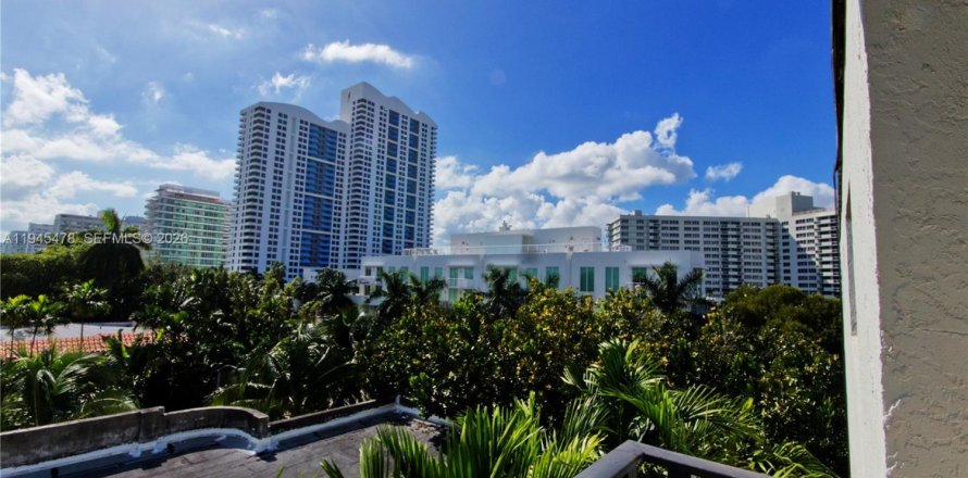 Кондоминиум с 1 спальней в Майами-Бич, Флорида № 2002517