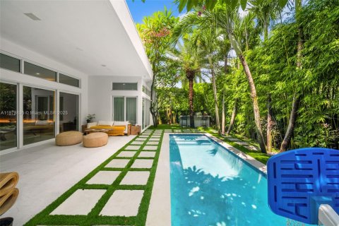 Casa en venta en Miami Beach, Florida, 5 dormitorios, 280.94 m2 № 1928689 - foto 27