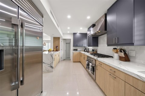 Casa en venta en Miami Beach, Florida, 5 dormitorios, 280.94 m2 № 1928689 - foto 9
