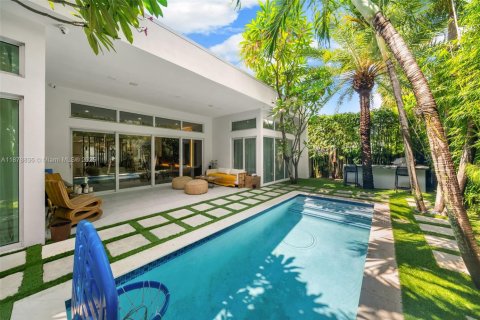 Casa en venta en Miami Beach, Florida, 5 dormitorios, 280.94 m2 № 1928689 - foto 26