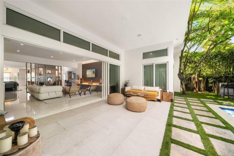 Casa en venta en Miami Beach, Florida, 5 dormitorios, 280.94 m2 № 1928689 - foto 24