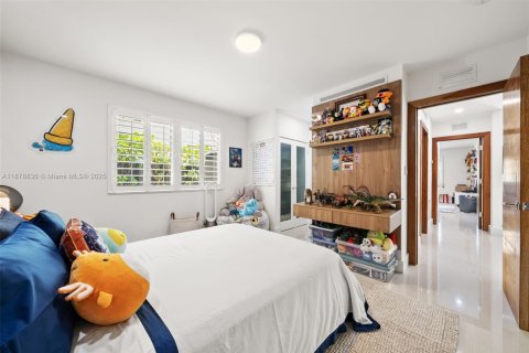 Casa en venta en Miami Beach, Florida, 5 dormitorios, 280.94 m2 № 1928689 - foto 18
