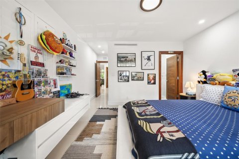 Casa en venta en Miami Beach, Florida, 5 dormitorios, 280.94 m2 № 1928689 - foto 15