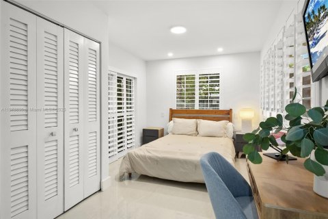 Casa en venta en Miami Beach, Florida, 5 dormitorios, 280.94 m2 № 1928689 - foto 11
