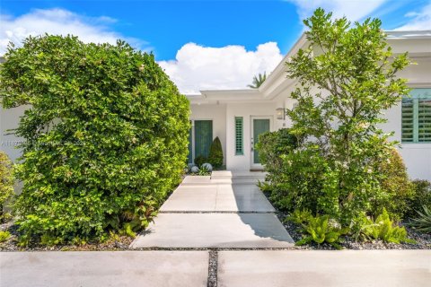 Casa en venta en Miami Beach, Florida, 5 dormitorios, 280.94 m2 № 1928689 - foto 2