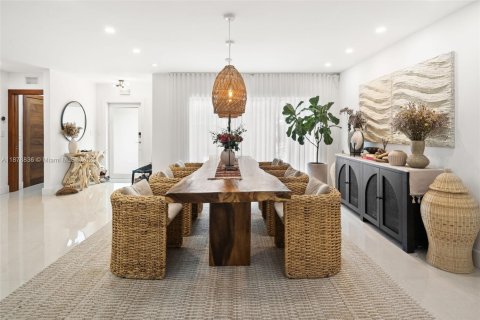 Casa en venta en Miami Beach, Florida, 5 dormitorios, 280.94 m2 № 1928689 - foto 4