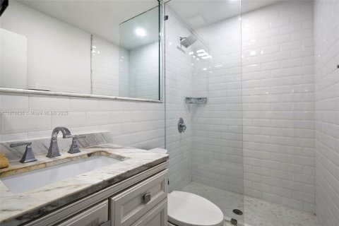 Casa en venta en Miami Beach, Florida, 5 dormitorios, 280.94 m2 № 1928689 - foto 12
