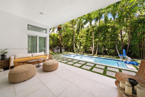 Casa en venta en Miami Beach, Florida, 5 dormitorios, 280.94 m2 № 1928689 - foto 25