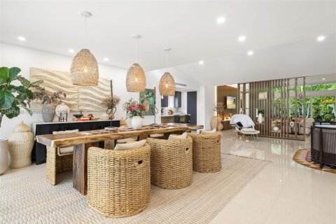 Casa en venta en Miami Beach, Florida, 5 dormitorios, 280.94 m2 № 1928689 - foto 5