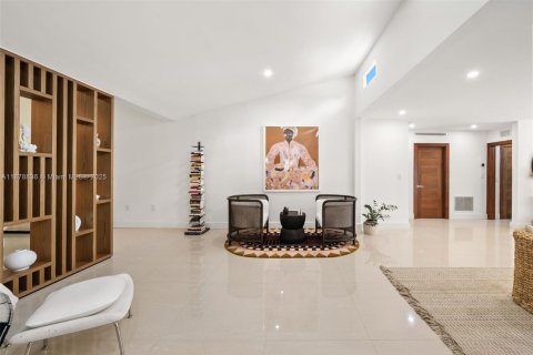 Casa en venta en Miami Beach, Florida, 5 dormitorios, 280.94 m2 № 1928689 - foto 6