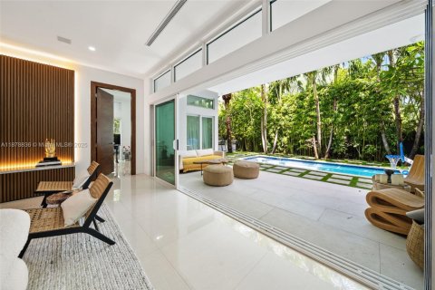Casa en venta en Miami Beach, Florida, 5 dormitorios, 280.94 m2 № 1928689 - foto 22