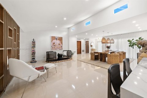 Casa en venta en Miami Beach, Florida, 5 dormitorios, 280.94 m2 № 1928689 - foto 7