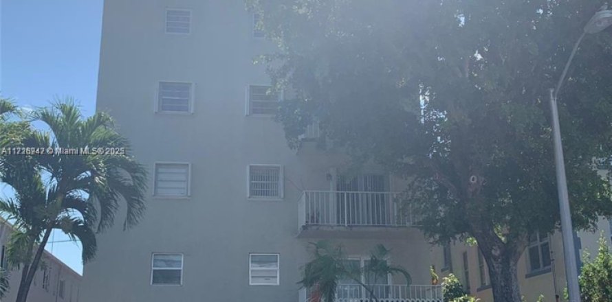 Кондоминиум с 1 спальней в Майами-Бич, Флорида № 1969611