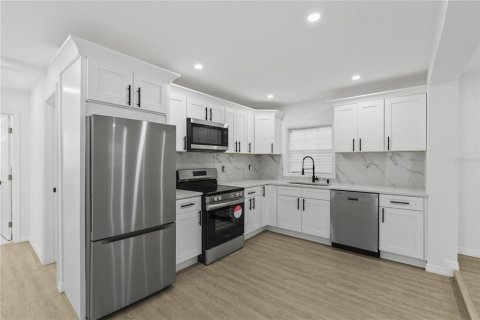 Casa en venta en Orlando, Florida, 5 dormitorios, 87.61 m2 № 1910043 - foto 5