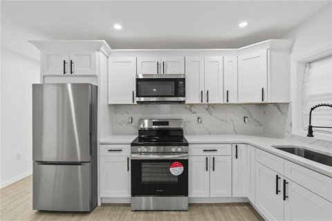 Casa en venta en Orlando, Florida, 5 dormitorios, 87.61 m2 № 1910043 - foto 6