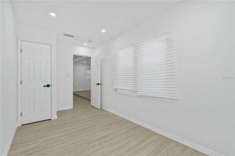 Casa en venta en Orlando, Florida, 5 dormitorios, 87.61 m2 № 1910043 - foto 11
