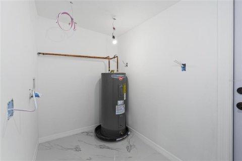 Casa en venta en Orlando, Florida, 5 dormitorios, 87.61 m2 № 1910043 - foto 12