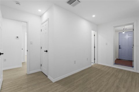 Casa en venta en Orlando, Florida, 5 dormitorios, 87.61 m2 № 1910043 - foto 9