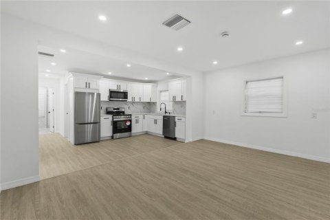 Casa en venta en Orlando, Florida, 5 dormitorios, 87.61 m2 № 1910043 - foto 3
