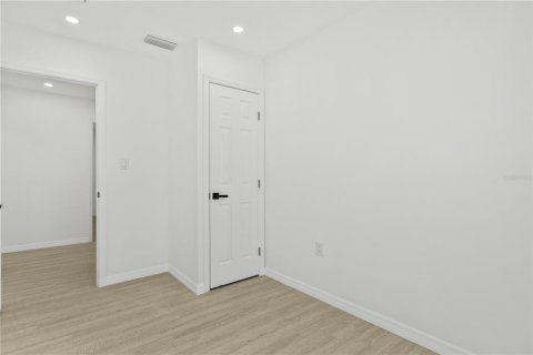 Casa en venta en Orlando, Florida, 5 dormitorios, 87.61 m2 № 1910043 - foto 15
