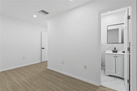 Casa en venta en Orlando, Florida, 5 dormitorios, 87.61 m2 № 1910043 - foto 8