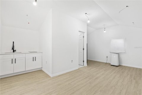 Casa en venta en Orlando, Florida, 5 dormitorios, 87.61 m2 № 1910043 - foto 17