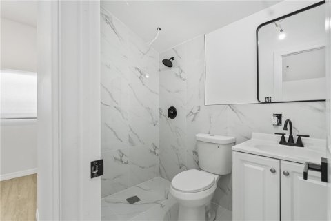 Casa en venta en Orlando, Florida, 5 dormitorios, 87.61 m2 № 1910043 - foto 20