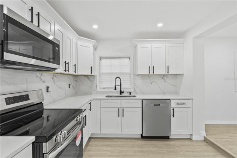 Casa en venta en Orlando, Florida, 5 dormitorios, 87.61 m2 № 1910043 - foto 7