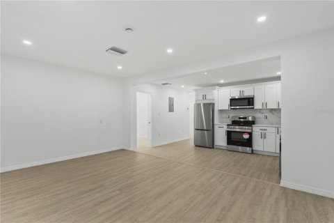 Casa en venta en Orlando, Florida, 5 dormitorios, 87.61 m2 № 1910043 - foto 4