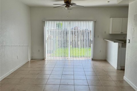 Townhouse in Homestead, Florida 2 bedrooms, 114.64 sq.m. № 1973833 - photo 6