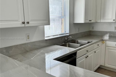 Townhouse in Homestead, Florida 2 bedrooms, 114.64 sq.m. № 1973833 - photo 3