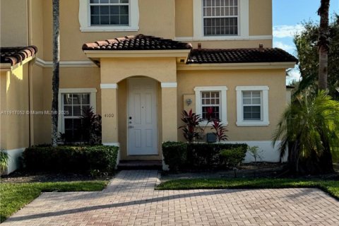 Townhouse in Homestead, Florida 2 bedrooms, 114.64 sq.m. № 1973833