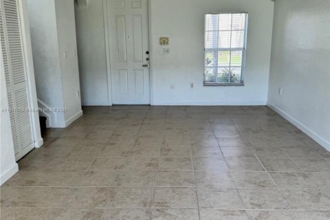 Townhouse in Homestead, Florida 2 bedrooms, 114.64 sq.m. № 1973833 - photo 2
