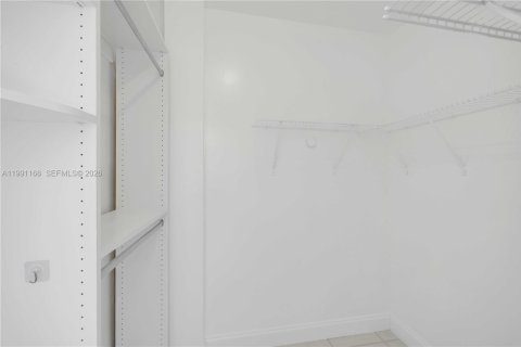 Copropriété à louer à Hallandale Beach, Floride: 2 chambres, 117.06 m2 № 2067153 - photo 17